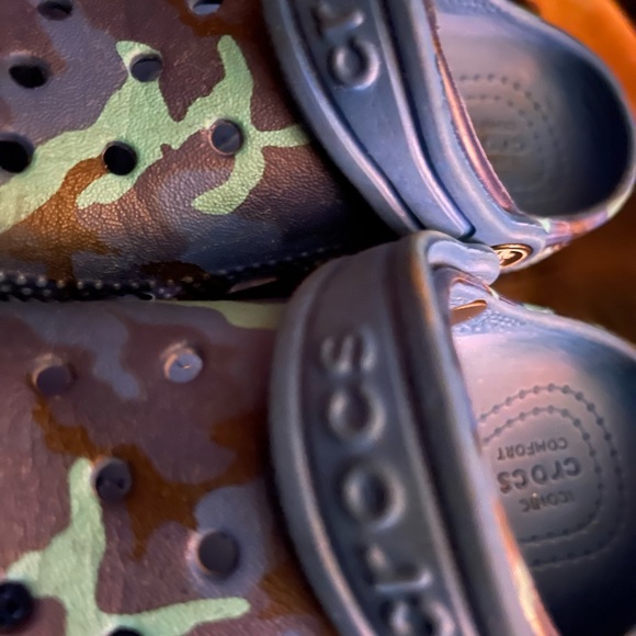 Shoe - Picture 2 of 8